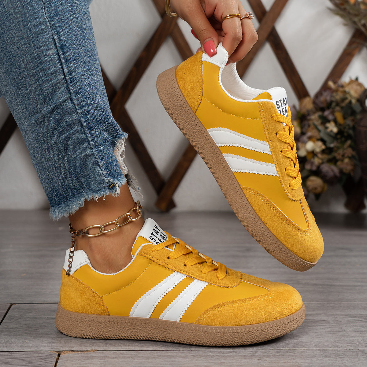 Sofía | Zapatillas Retro con Suela Caramelo