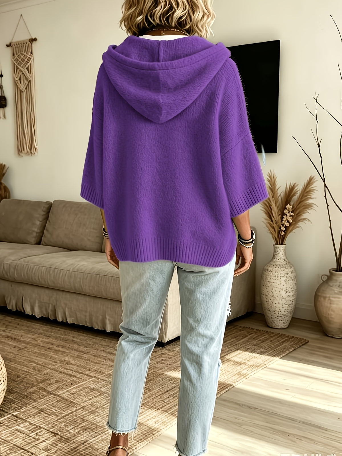 Espalda del poncho Micaela en morado, más largo por detrás
