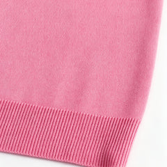 Cárdigan con capucha y botones en rosa, de cerca