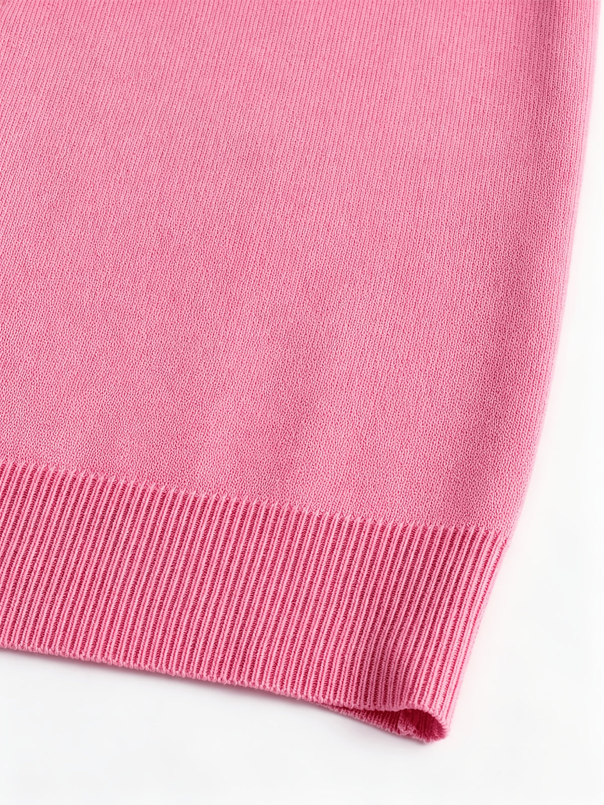 Cárdigan con capucha y botones en rosa, de cerca