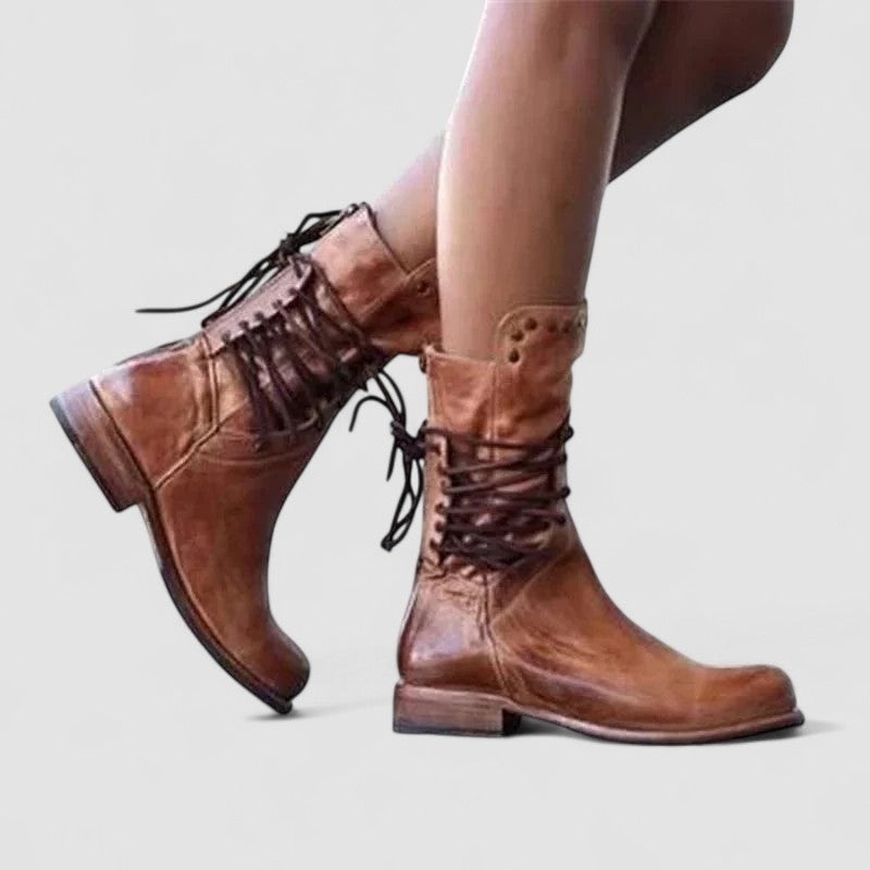 Montserrat | Bota con Cordones y Tachuelas