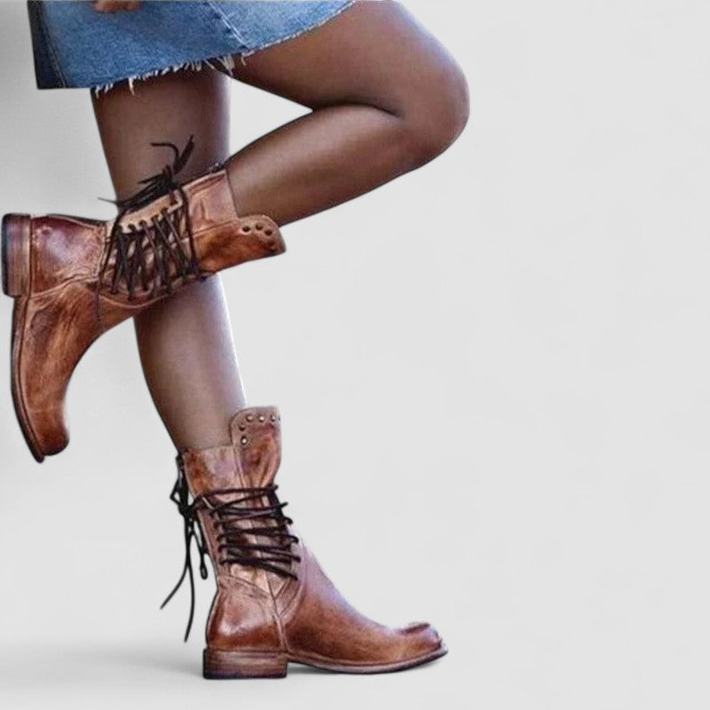 Montserrat | Bota con Cordones y Tachuelas
