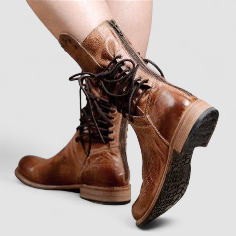 Montserrat | Bota con Cordones y Tachuelas