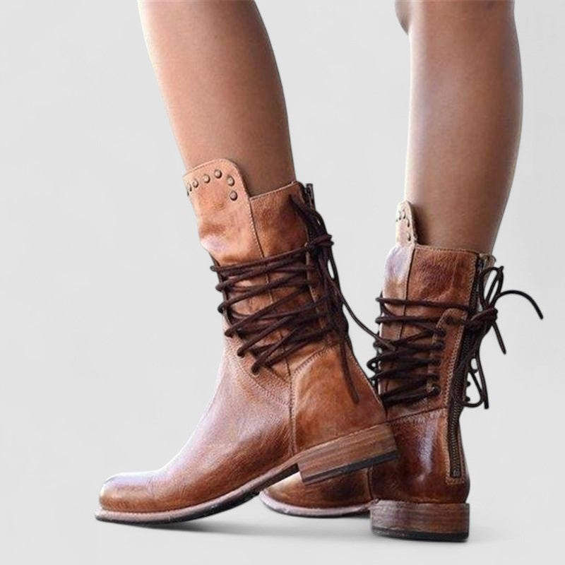 Montserrat | Bota con Cordones y Tachuelas