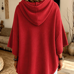 Espalda del poncho Micaela en rojo, con la capucha caída
