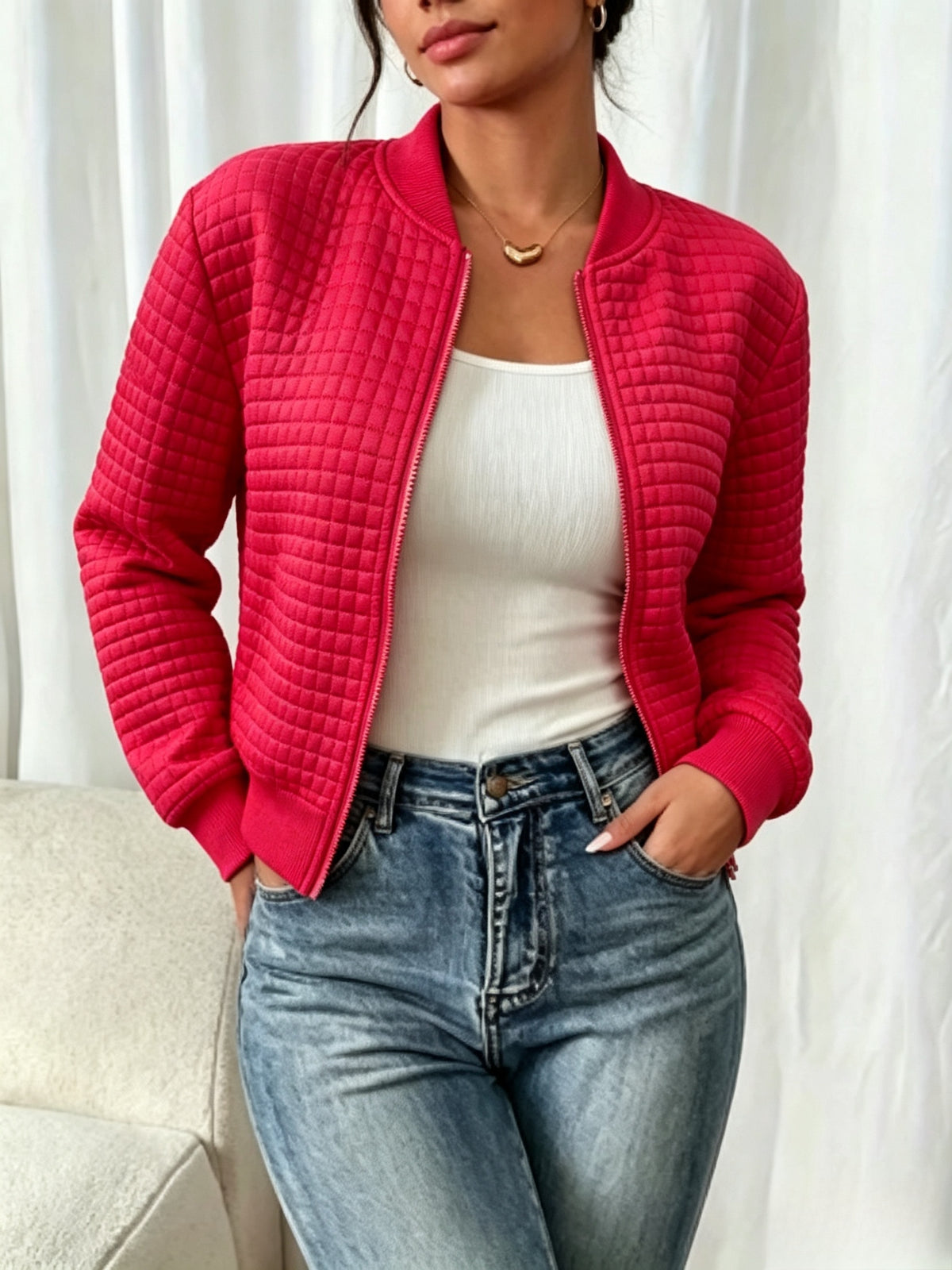 Chaqueta Miriam en rojo, de perfil