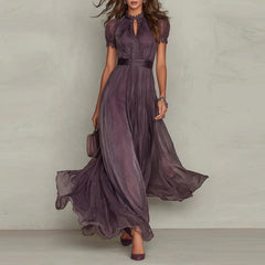 Vestido de invitada largo de gasa en morado, cuerpo entero con vuelo