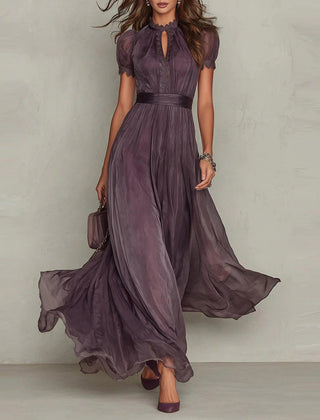 Vestido de invitada largo de gasa en morado, cuerpo entero con vuelo