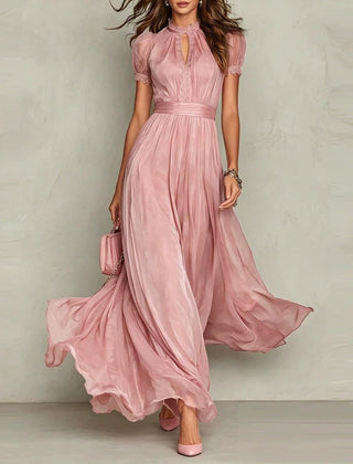 Vestido de invitada largo de gasa en rosado, cuerpo entero con vuelo