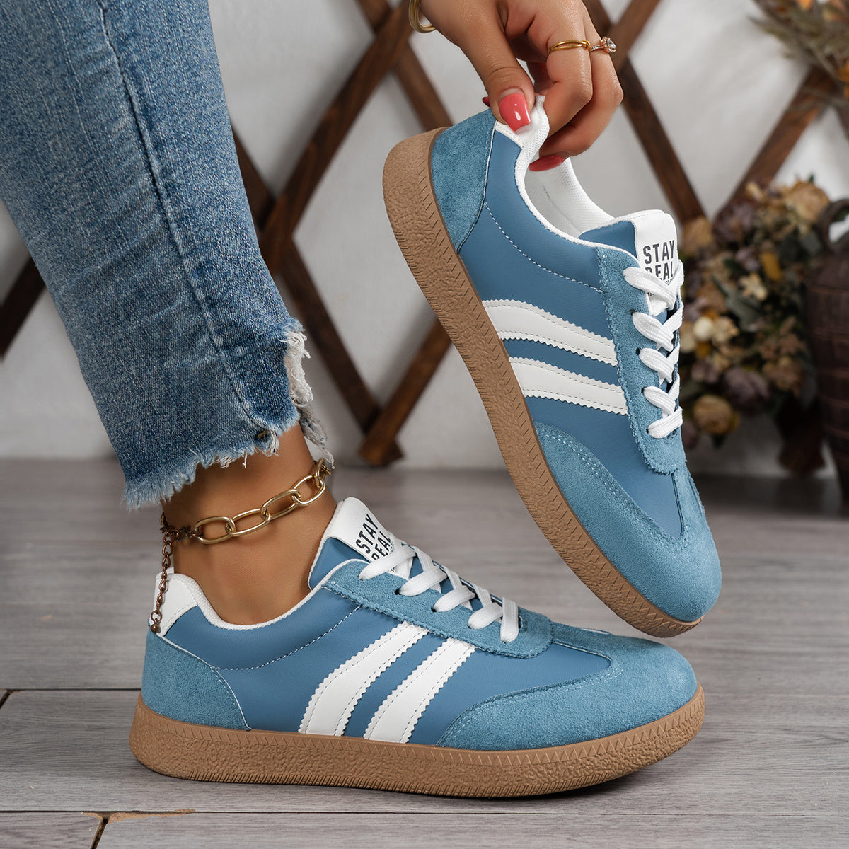 Sofía | Zapatillas Retro con Suela Caramelo