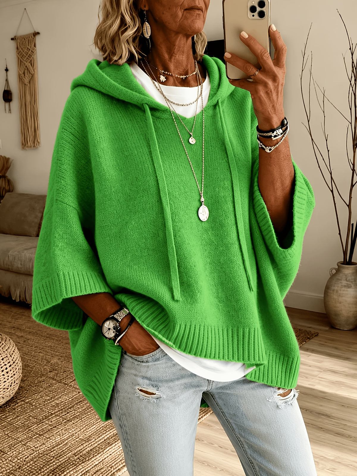 Poncho Micaela en verde hierba con la manga ancha a la vista