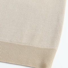 Cárdigan con capucha y botones en caqui, look completo