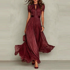 Vestido de invitada largo de gasa en rojo vino, cuerpo entero con vuelo