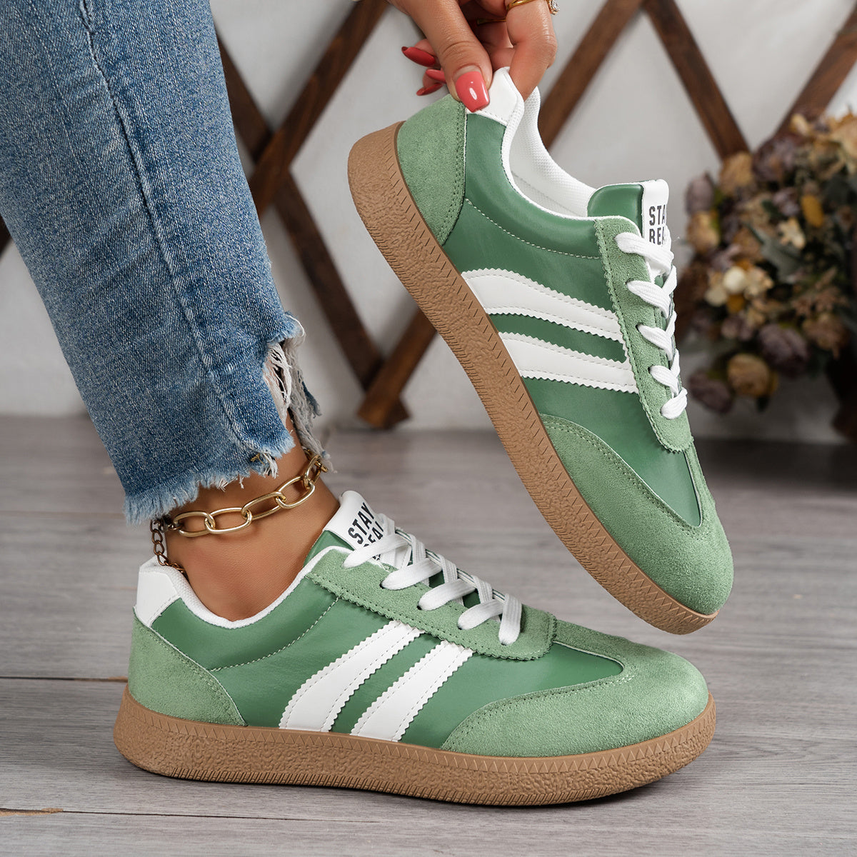 Sofía | Zapatillas Retro con Suela Caramelo