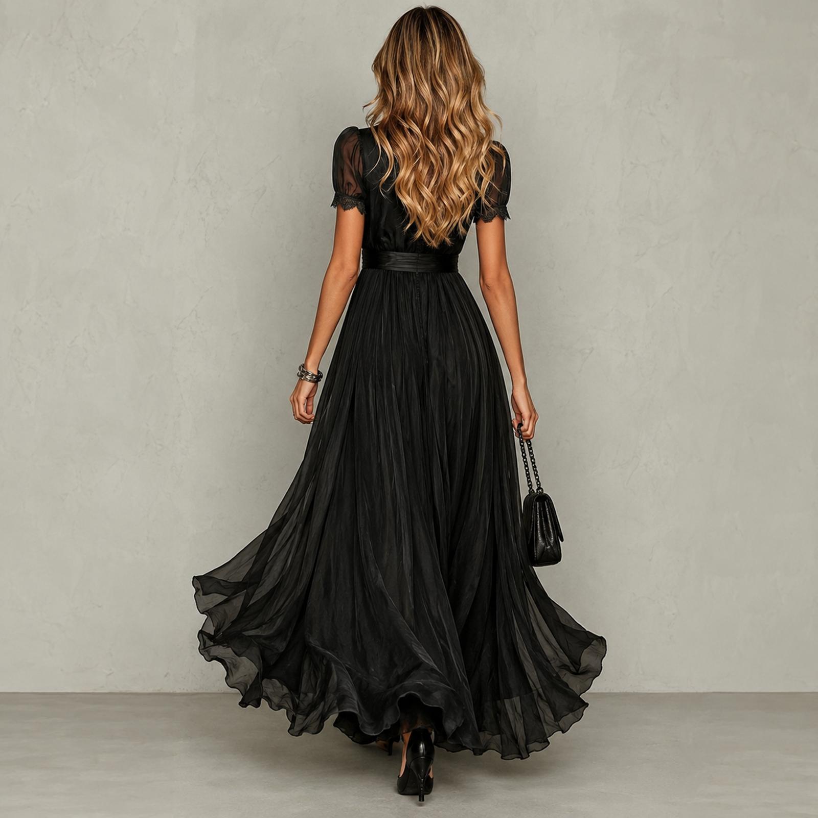 Espalda del vestido largo de gasa en negro con cinturilla ancha