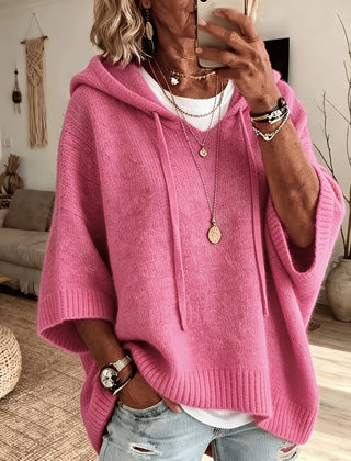 Poncho Micaela en rosa fucsia de frente, con capucha y cordón