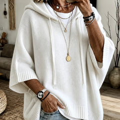 Poncho Micaela en blanco roto combinado con vaquero claro