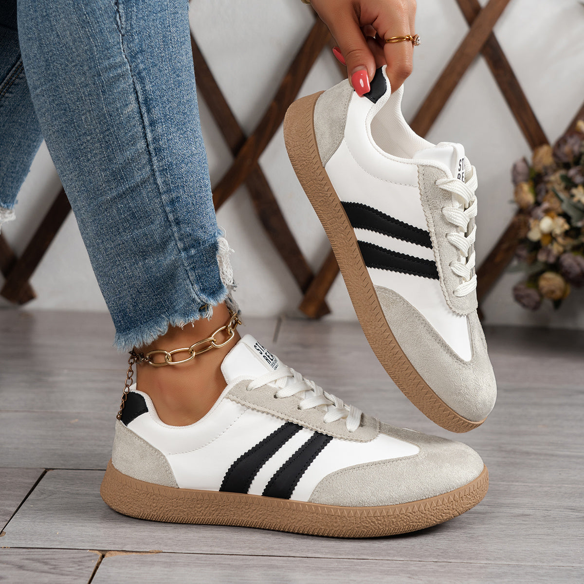 Sofía | Zapatillas Retro con Suela Caramelo