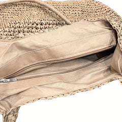 Detalle del interior forrado con bolsillo de cremallera