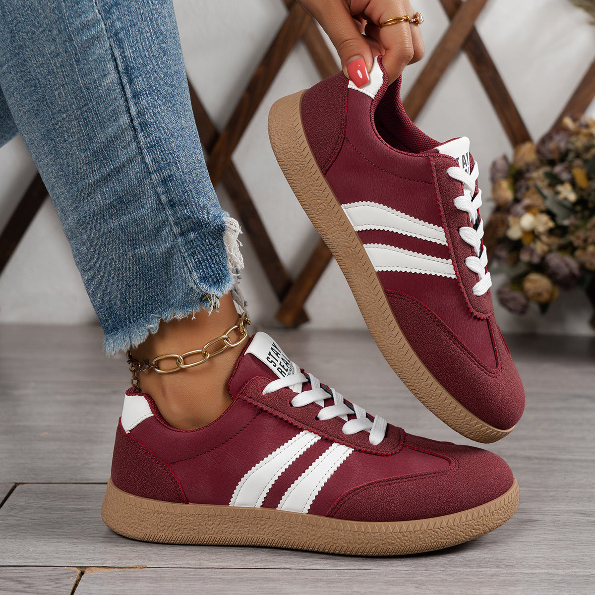 Sofía | Zapatillas Retro con Suela Caramelo