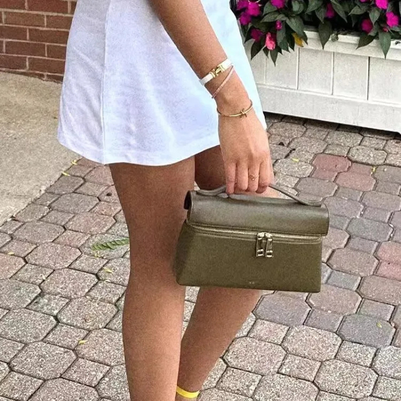 CAROLINE | Bolso de mano estructurado de diseño elegante