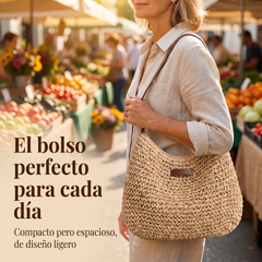 Mujer en el mercado con el bolso de ganchillo — el bolso perfecto para cada día