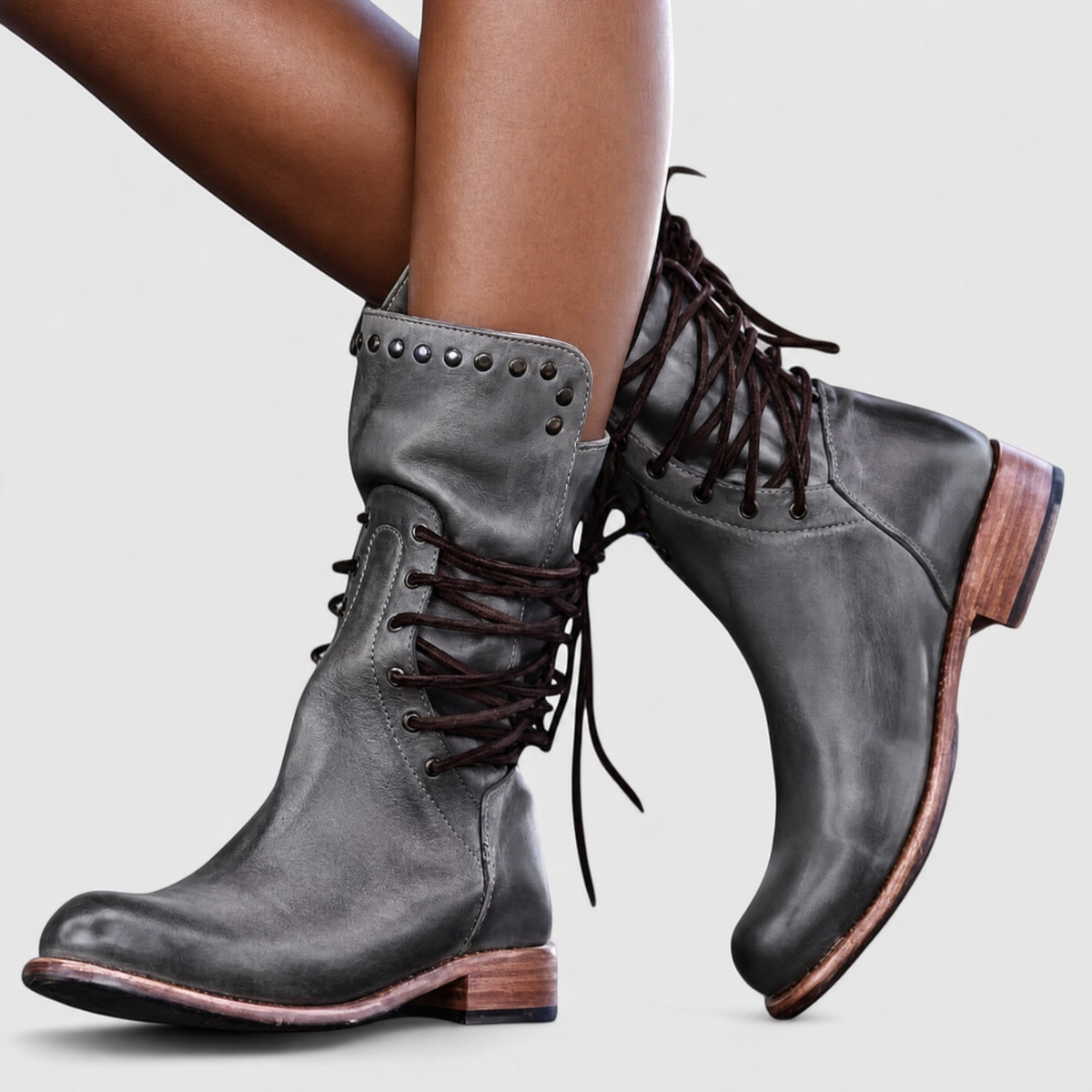Montserrat | Bota con Cordones y Tachuelas