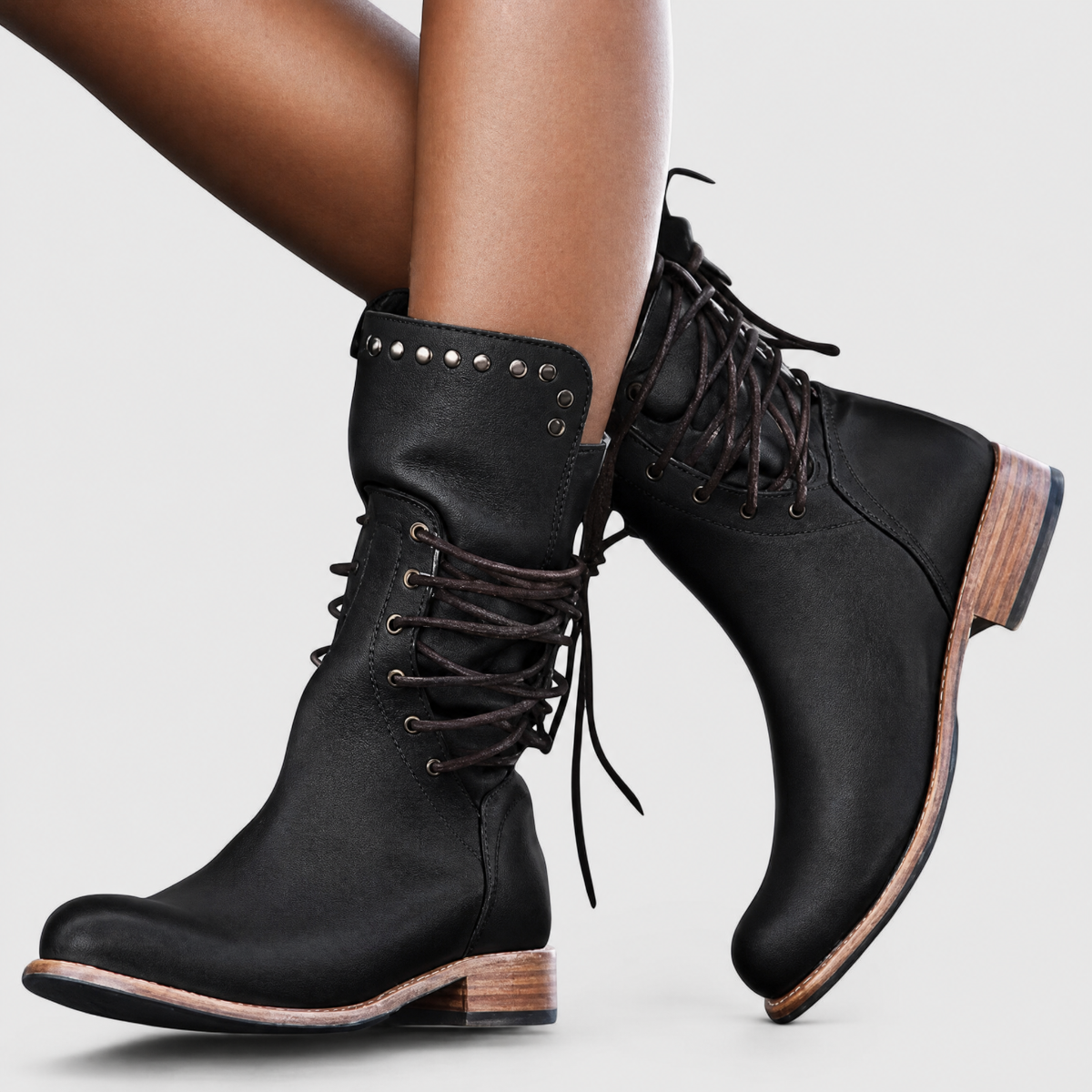 Montserrat | Bota con Cordones y Tachuelas