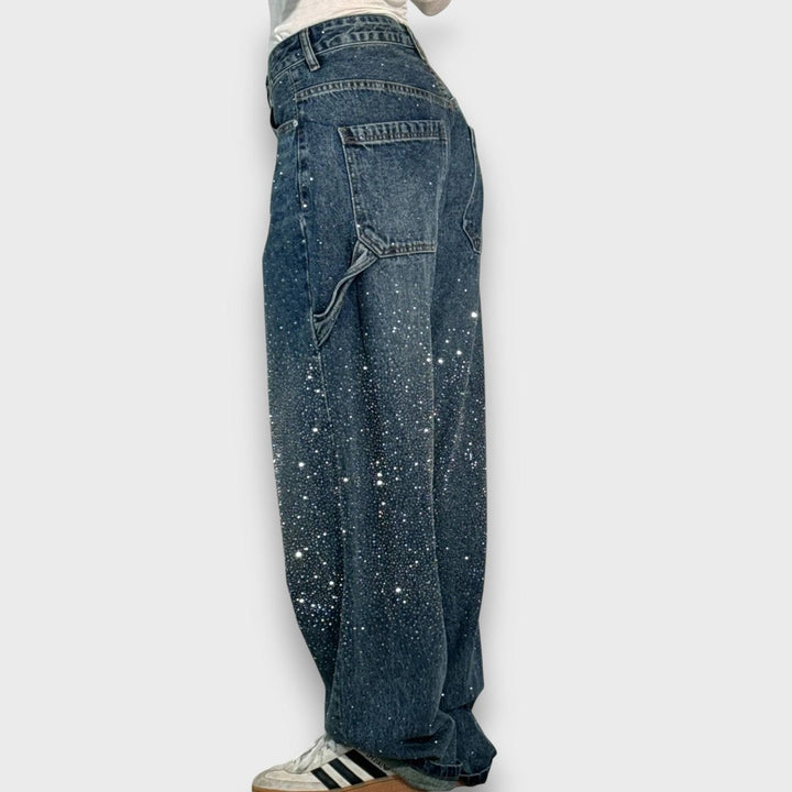 Nolene – Jeans con acabado brillante y carácter urbano