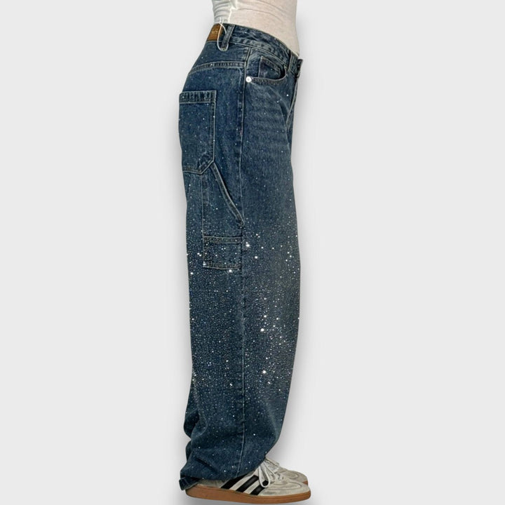 Nolene – Jeans con acabado brillante y carácter urbano