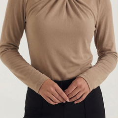 Jamie | Blusa con Cuello Alto y Lazo