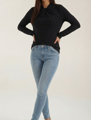 Jamie | Blusa con Cuello Alto y Lazo