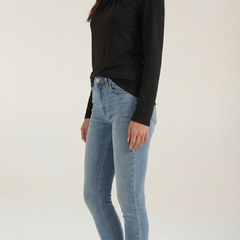Jamie | Blusa con Cuello Alto y Lazo