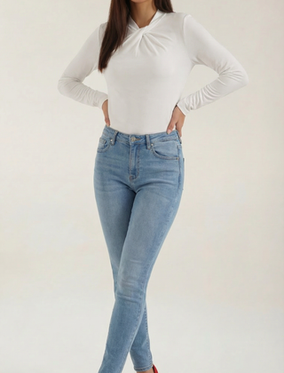 Jamie | Blusa con Cuello Alto y Lazo