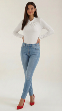 Jamie | Blusa con cuello alto y lazo
