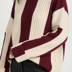 June | Suéter Oversize de Cuello Alto a Rayas