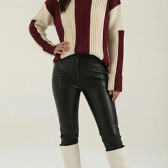 June | Suéter Oversize de Cuello Alto a Rayas