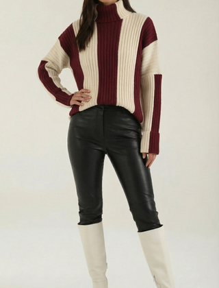 June | Suéter Oversize de Cuello Alto a Rayas