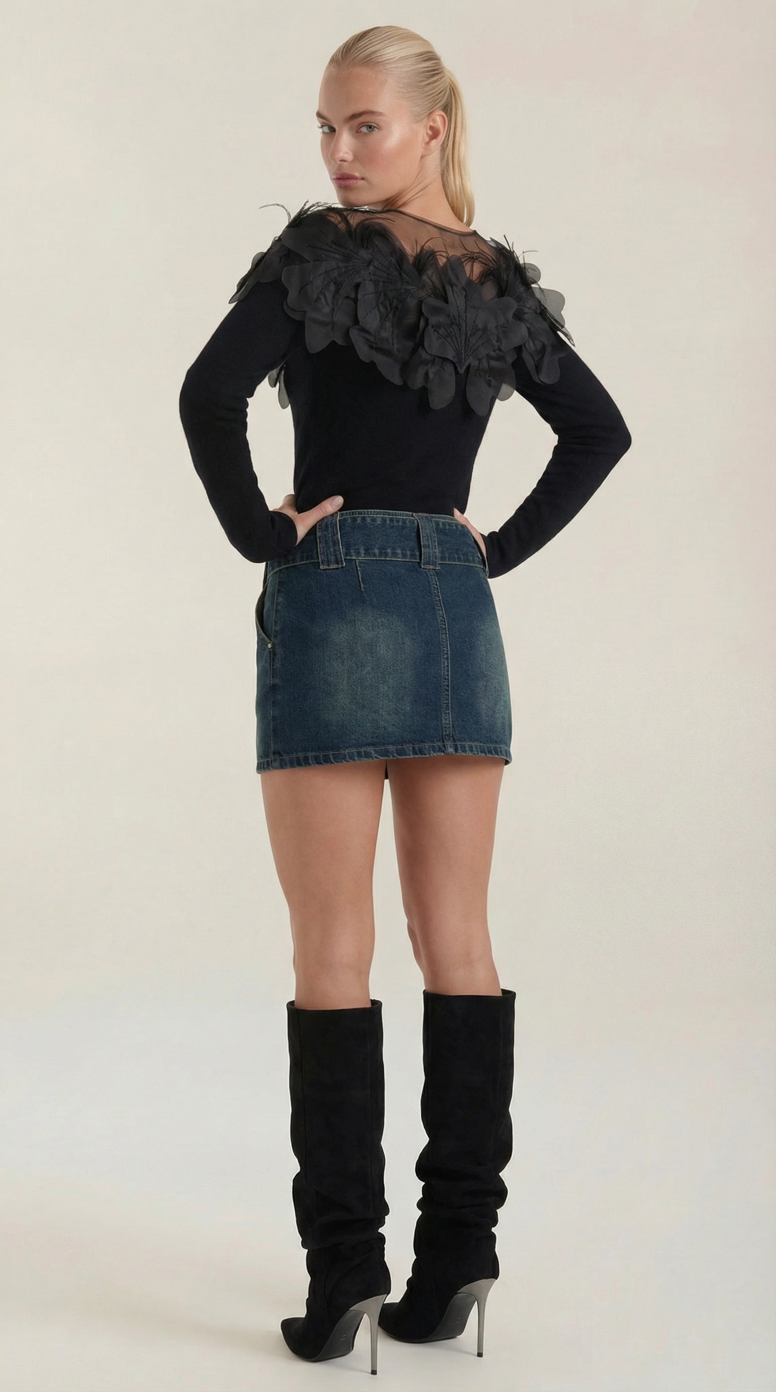 Beatriz | Suéter de Punto con Plumas