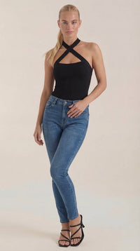 Brianna | Top halter con tirantes cruzados