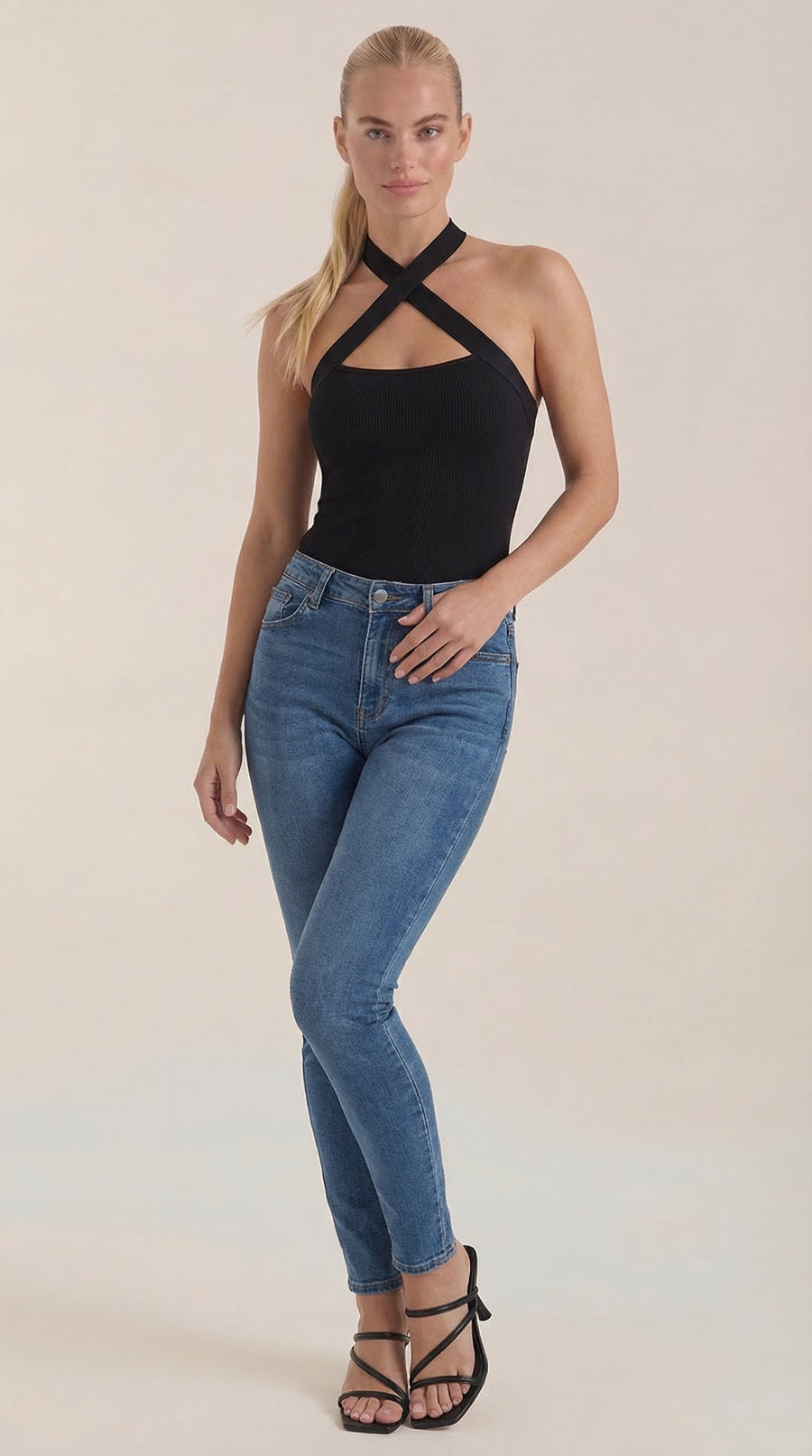 Brianna | Top Halter con Tirantes Cruzados