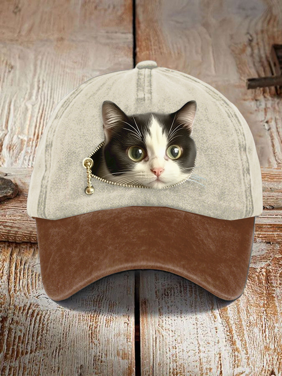 Gorra beige con gato blanco y negro