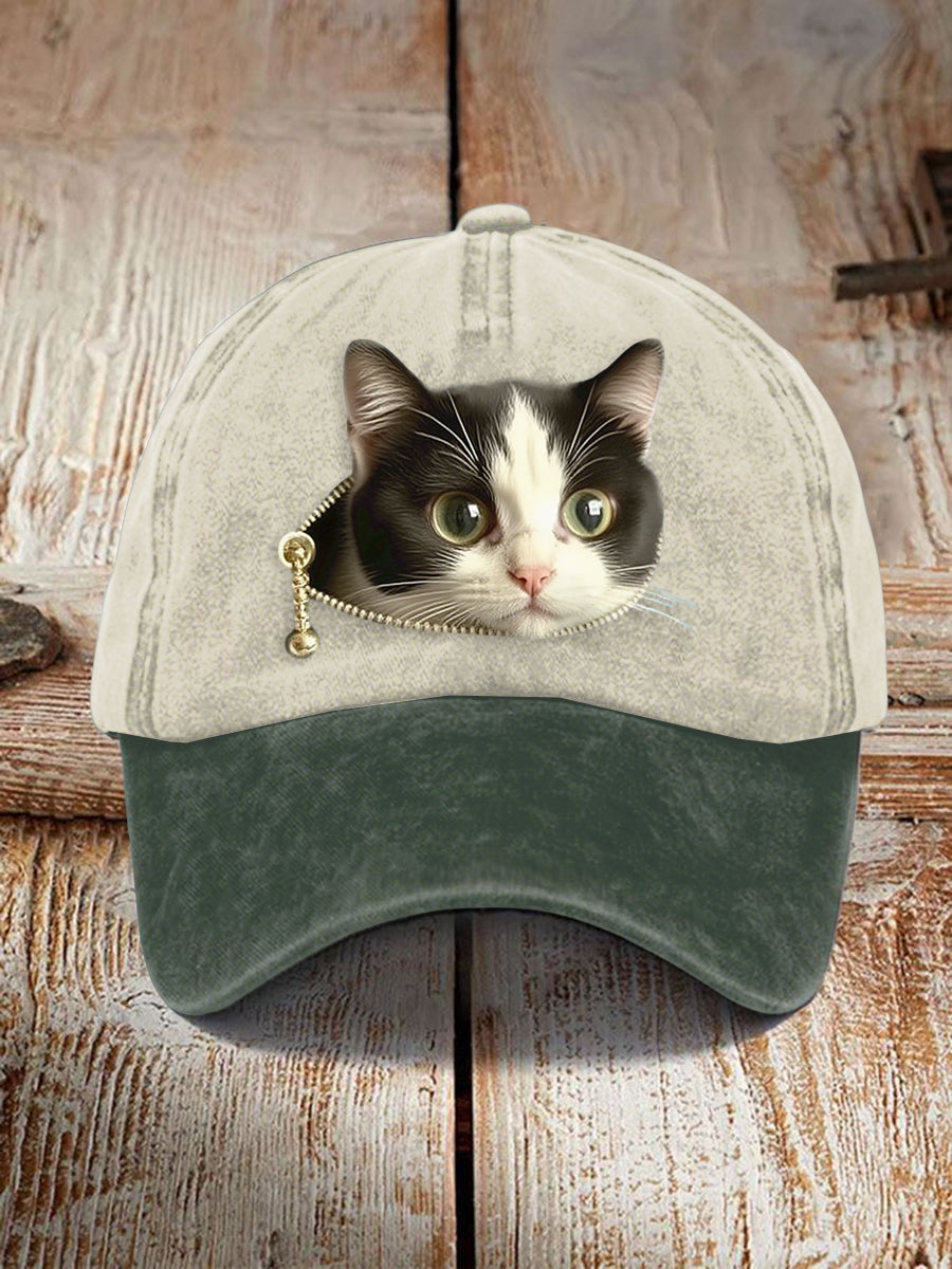 Gorra beige con gato blanco y negro