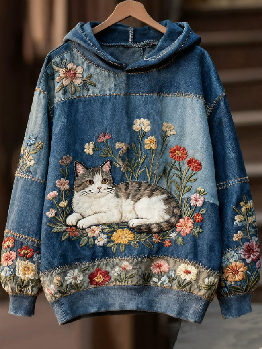 Sudadera vaquera con gato entre flores