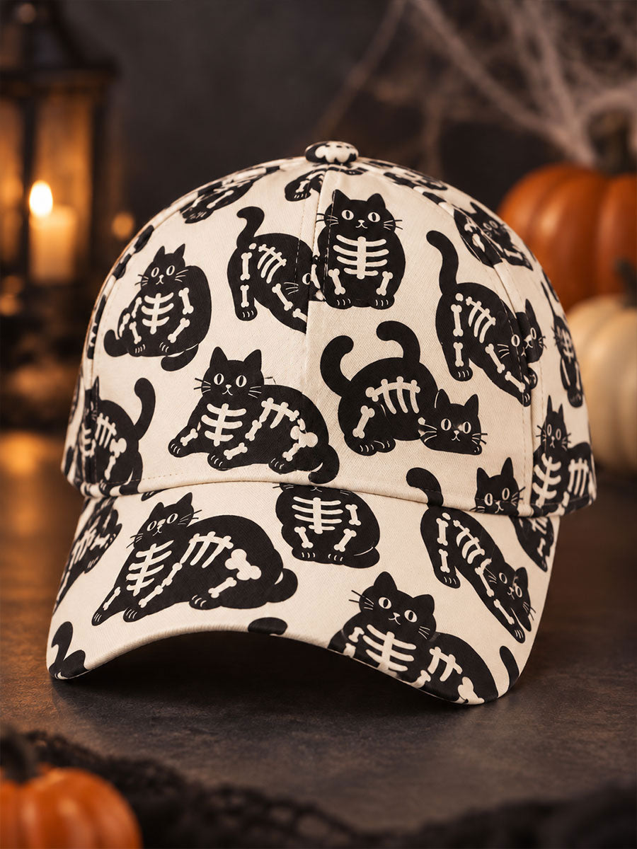 Gorra blanca con gatos esqueleto